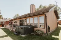 Welcome to On the Rocks (Big Rock)Hot tub Hotel a Crystal Springs