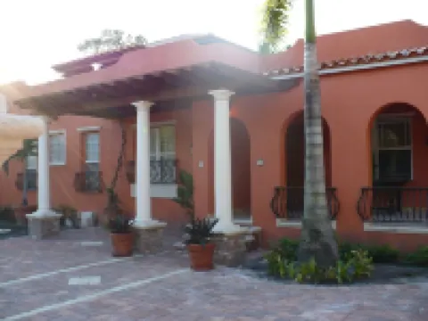 Downtown,Italian Villa For Two,Resort Style.5 minutes to Siesta-Lido.