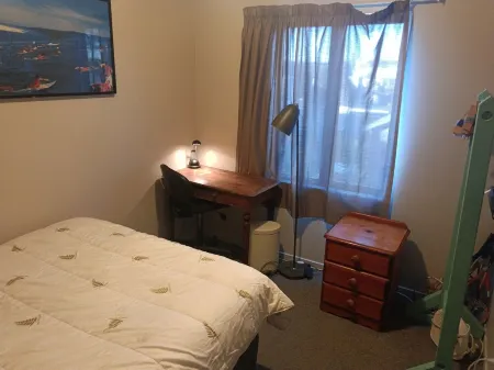 Best position in Mt Maunganui, quiet yet central. 300 m from beach & Pilot Bay