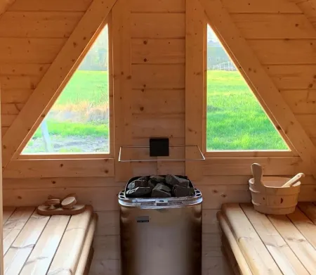 5 star vacation home for 1-4 pers. Garden, quiet location, 5 km to the beach