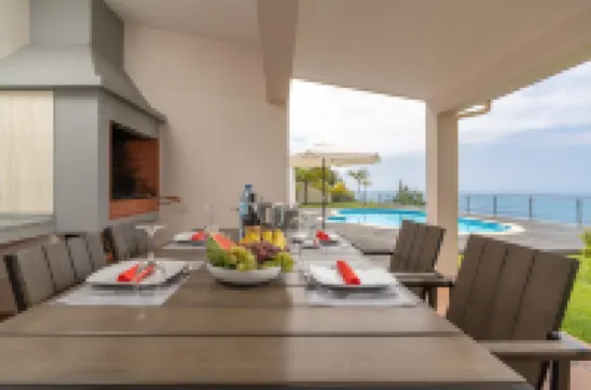 Sea View, Luxury, Comfort, Privacy, Free Wifi and Heated Pool