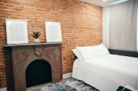 Sleek and Cozy Micro Fells Point Residence!
