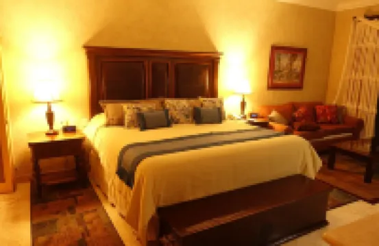 UNBELIEVABLE VIEWS-EXTRA LARGE BALCONY FOUR LOUNGE CHAIRS 3 KING BEDS