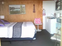 Half Moon Bay Cabana Quiet Private Setting with Panoramic Sea views Hôtels à : Half Moon Bay