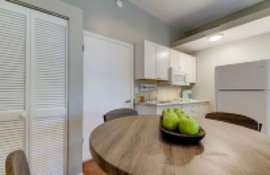 Spacious studio in Downtown Dunedin! Super Cute and Comfortable!