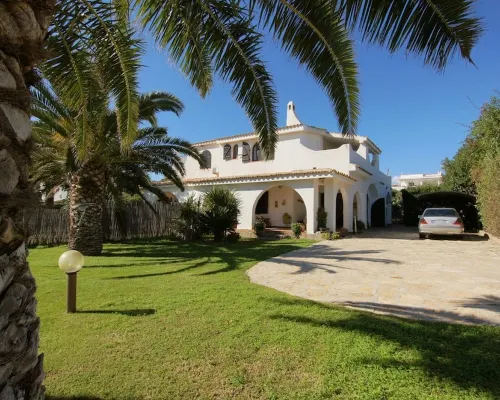 Villa Mary in Pula: exclusive location with private access to the beach Hotels in Perd'e Sali