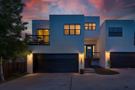 Spacious Modern Townhouse w/Private Rooftop Deck