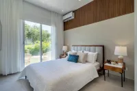 Elegant Beach Villa, Private Pool & Golf Course! Hotels in 