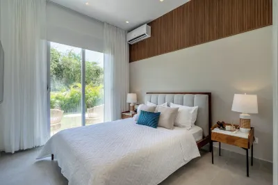 Luxury Family Villa by the Beach!  호텔