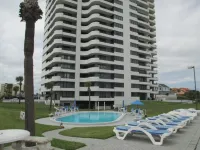 Fabulous Oceanfront 2/2 at Horizons - สระว่ายน้ำส่วนตัว
