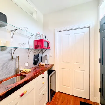 Gorgeous Studio Apt. In Historic Chapel w/ Parking