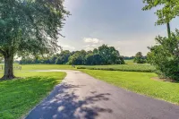 Russell Springs Getaway, 10 Mi to Lake Cumberland! - WiFi