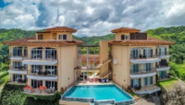 Unbelievable 3br Penthouse with amazing ocean views & private Rooftop patio