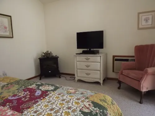 Backyard Garden Oasis Hotels in Cobb