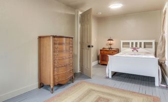 Historic Home w/ Mountain Views in Dry Run