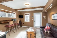 Ski Trip Value! Walk Everywhere, Hot Tub, Top Floor 1 Bedroom Condo by RedAwning Hotels in Telluride