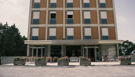 Grifone Hotel Отели рядом с достопримечательностью «Etruscan Arch»