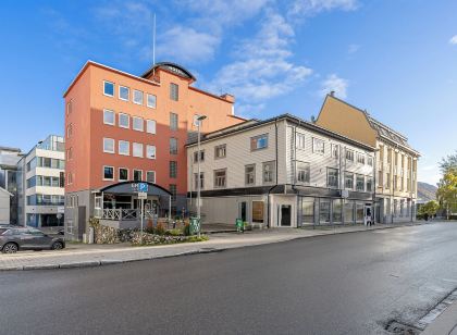 Enter Amalie Hotel