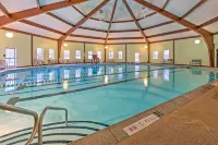Poconos Family Cabin Fire Pit and Hot Tub! - homestay