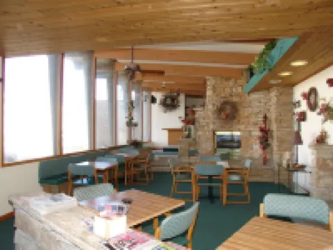 Forty Winks Inn LLC Hotels near Milwaukee Mile