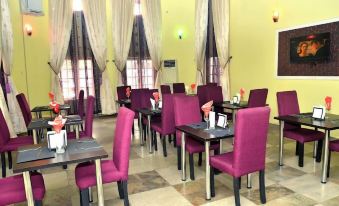 Royal Vantage Hotel and Suites