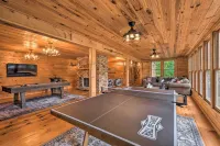 Lakefront Glass House Cabin w/ Mountain Views! - de charme