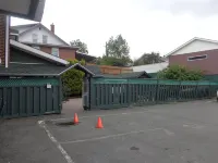 Happy Motel - parking