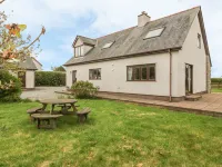 CAE Glas Hotel a Trewalchmai