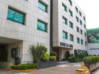 Hotel la Luna Hotels near Azteca Stadium