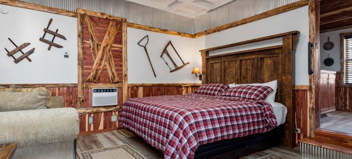 Log Cabin Inn Hotels in Cedar Township