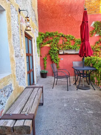 Hotel El Descanso Barrio del Artista