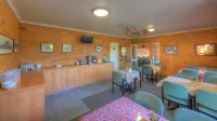 The Vines Motel & Cottages - Breakfast
