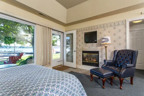 Snug Harbor Inn - 2-Star