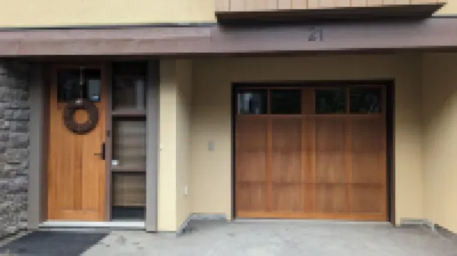 Village Walk #21 by Bear Country Hôtels à : Thompson-Nicola P