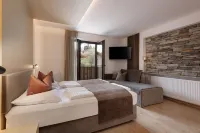 Family Aparthotel Winklwiese Hotels in Mitterolang