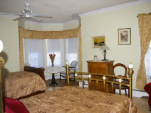 Country Encounters Accommodations Hotels in Crowsnest Pass