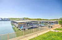 Waterfront Condo w/ Resort Perks in Lake Ozark! -  Habitaciones en casas particulares