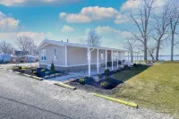 Peaceful Lakefront 3 bedroom Home with Boat Slip - Perfect Family Retreat