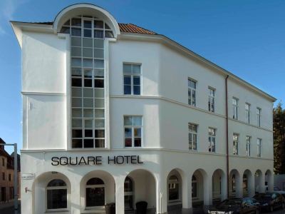 Square Hotel