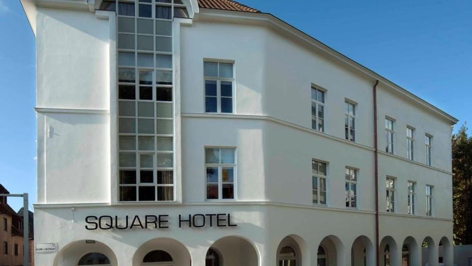 Square Hotel