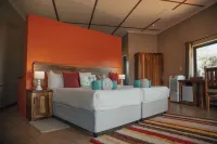 Africa Awaits Lodge & Safaris - 3 ดาว