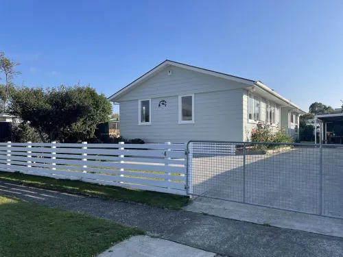 Turangi town, cosy.urban hideaway, room for all,