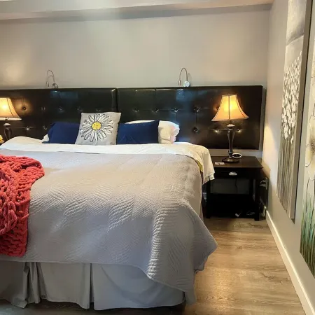 Starlight Poolside ~ 1 bedroom suite