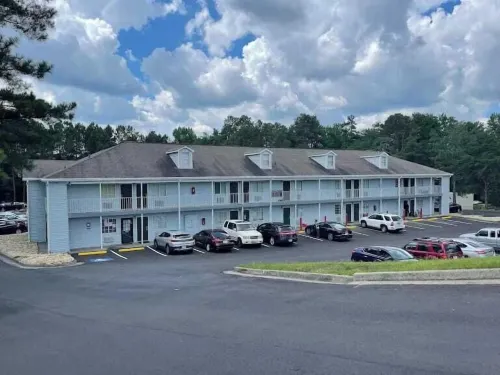 Live in Lodge Lilburn Hotels in Snellville