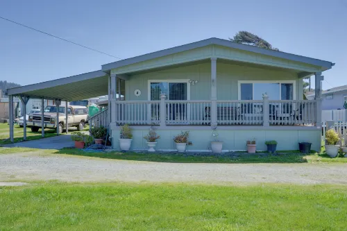 Smith River Home w/ Boat Launch & Ocean Views