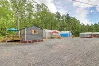 Higden Studio w/ Shared Patio, Yard Games, Grills! - 2-Star