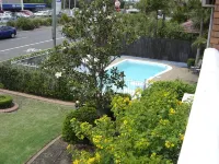 Avaleen Lodge Motor Inn - Pools