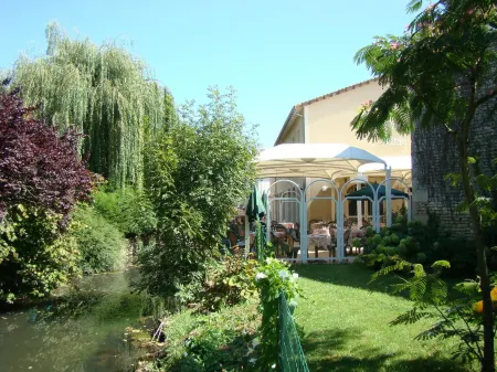 Logis Hôtels & Restaurant le Cheval Blanc et Clovis