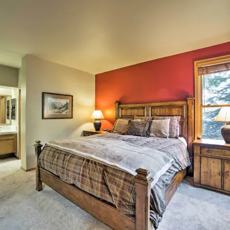 Mammoth Lakes Vacation Rental w/ Community Hot Tub