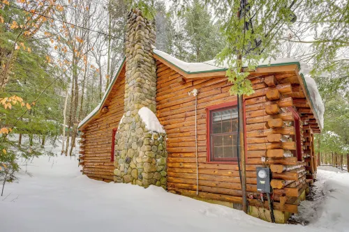 Lake & Beach Access at Lake Luzerne Cabin! - 홈스테이